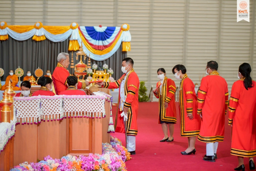 S__663647.jpg พิธีพระราชทานปริญญาบัตร
